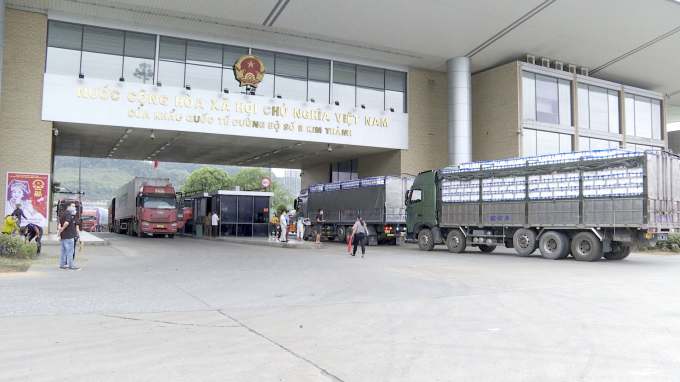Xuất khẩu nông sản tại cửa khẩu Kim Thành (Lào Cai). Ảnh: H.Đ