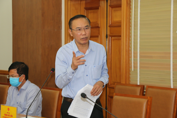 Deputy Minister Phung Duc Tien spoke at the meeting with Lao Cai Provincial People's Committee. Photo: H.D.