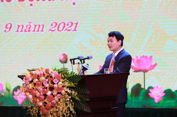 Ủy viên Trung ương Đảng, Bí thư Tỉnh ủy Lào Cai Đặng Xuân Phong phát biểu tại lễ mít tinh kỷ niệm 30 năm ngày tái lập tỉnh Lào Cai (1/10/1991 - 1/10/2021). Ảnh: H.Đ.