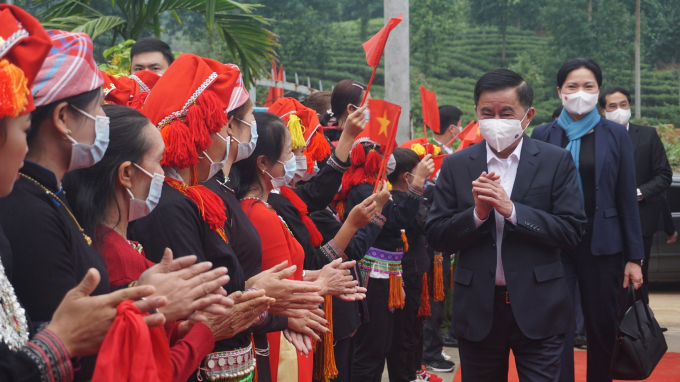 Ủy viên Bộ Chính trị, Bí thư Trung ương Đảng, Chủ nhiệm UBKT Trung ương Trần Cẩm Tú dự Ngày hội Đại đoàn kết toàn dân tộc tại Lào Cai. Ảnh: H.Đ.