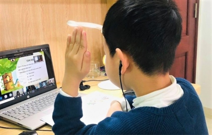 Học sinh thành phố Lào Cai sẽ học trực tuyến  thay vì được đến trường như thời gian vừa qua. Ảnh: T.L.