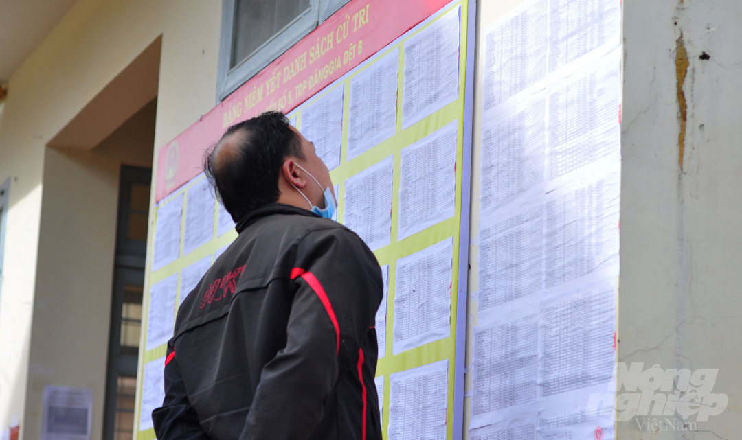 Theo đại diện tổ bầu cử ở khu phố ĐăngGia Dệt B (thị trấn Lạc Dương), trong sáng 23/5, có khoảng 1.000 cử tri địa phương đến tham gia bỏ phiếu bầu. 