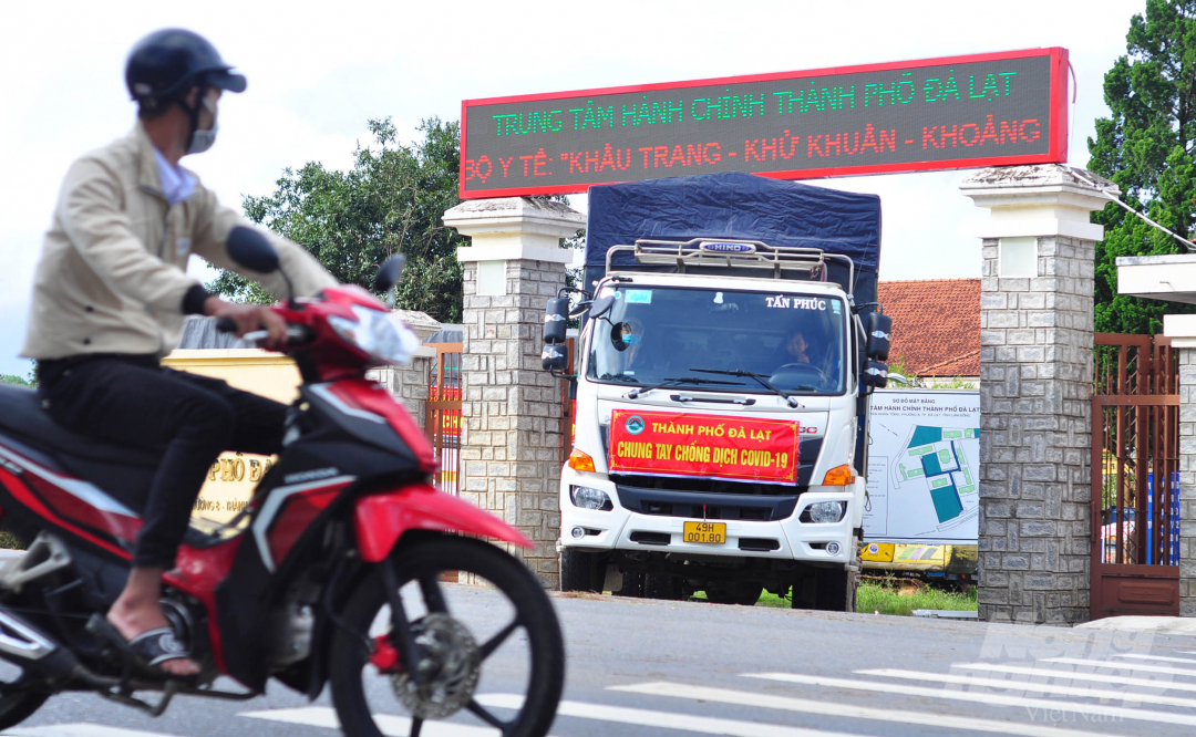 Các chuyến xe vận chuyển nông sản cũng được Công ty Cổ phần Kamaz Việt Nam đứng ra hỗ trợ. Ảnh: Minh Hậu. 