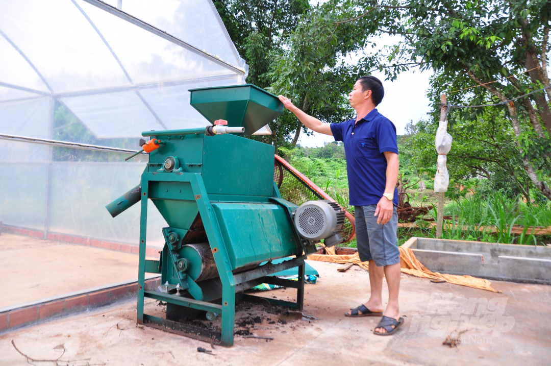 VnSAT Đăk Nông đã hỗ trợ đắc lực cho các tổ chức nông dân về xây dựng nhà xưởng, sân phơi, máy sơ chế cà phê, đầu tư xây dựng các công trình giao thông liên vùng. Ảnh: Minh Hậu.