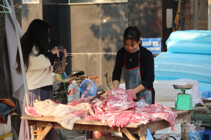 “Nghiêm chỉnh chấp hành chính sách pháp luật trong sản xuất, kinh doanh và quảng cáo thực phẩm” là chủ đề Tháng hành động vì ATTP năm 2020. Ảnh: Phạm Hiếu.