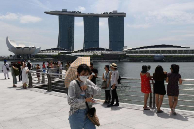 Còn hơn 200 người Việt Nam đang mắc kẹt ở Singapore mong muốn được về nước. Ảnh: AFP.