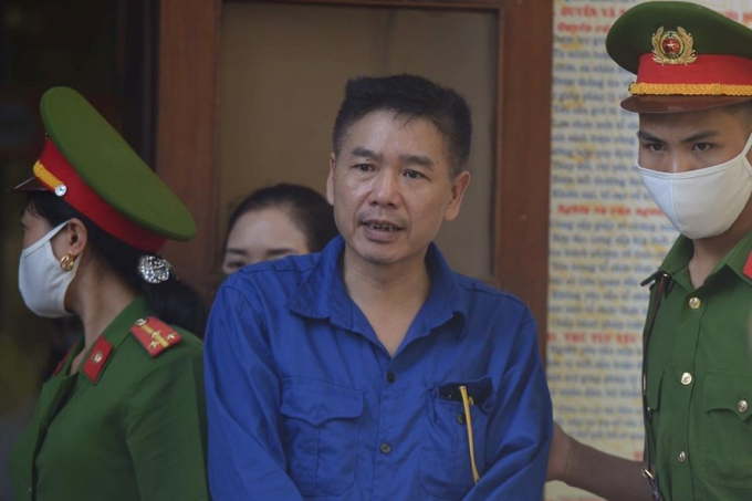 Bị cáo Trần Xuân Yến (cựu phó giám đốc Sở GD-ĐT) bị phạt 9 năm tù, cấm đảm nhiệm chức vụ 5 năm, phạt tiền 50 triệu đồng. Ảnh: LĐ.