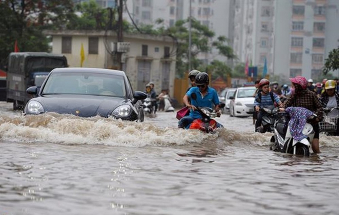 Các quận nội thành Hà Nội được cảnh báo ngập lụt do mưa lớn. Ảnh: Zing.