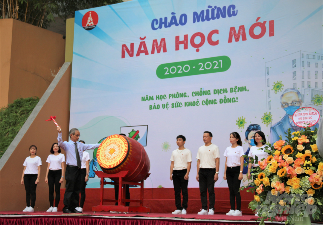 'Năm học này, chúng ta phải thực hiện nhiệm vụ kép - vừa dạy tốt, học tốt vừa phòng, chống dịch có hiệu quả', thầy Khang nhấn mạnh. Ảnh: Phạm Hiếu.