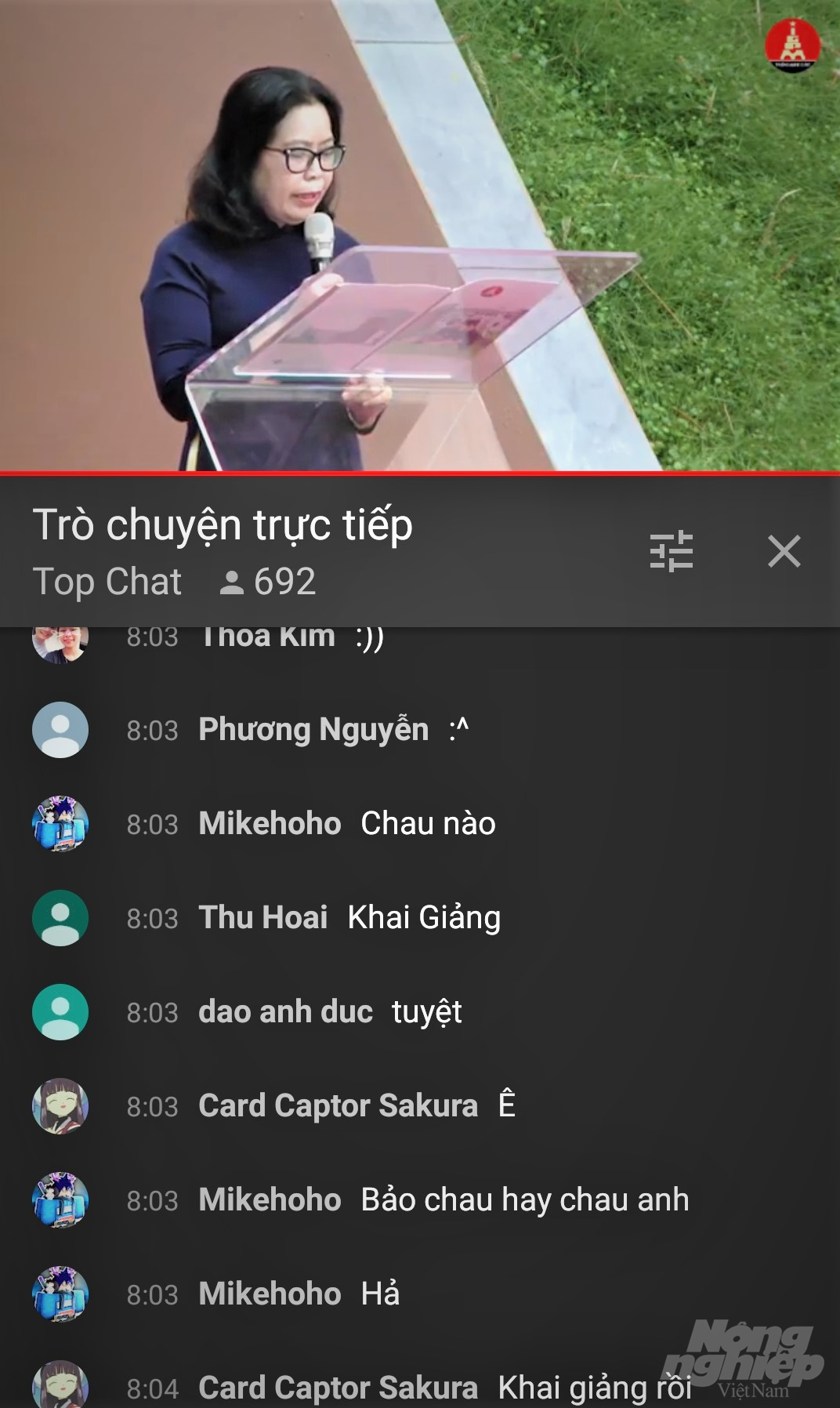 Lễ khai giảng online được phát livestream trên kênh Youtube của trường Marie Curie. Ảnh: Phạm Hiếu.