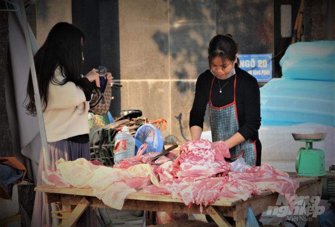 Trên thị trường, giá thịt lợn đã hạ nhiệt. Ảnh: Phạm Hiếu.
