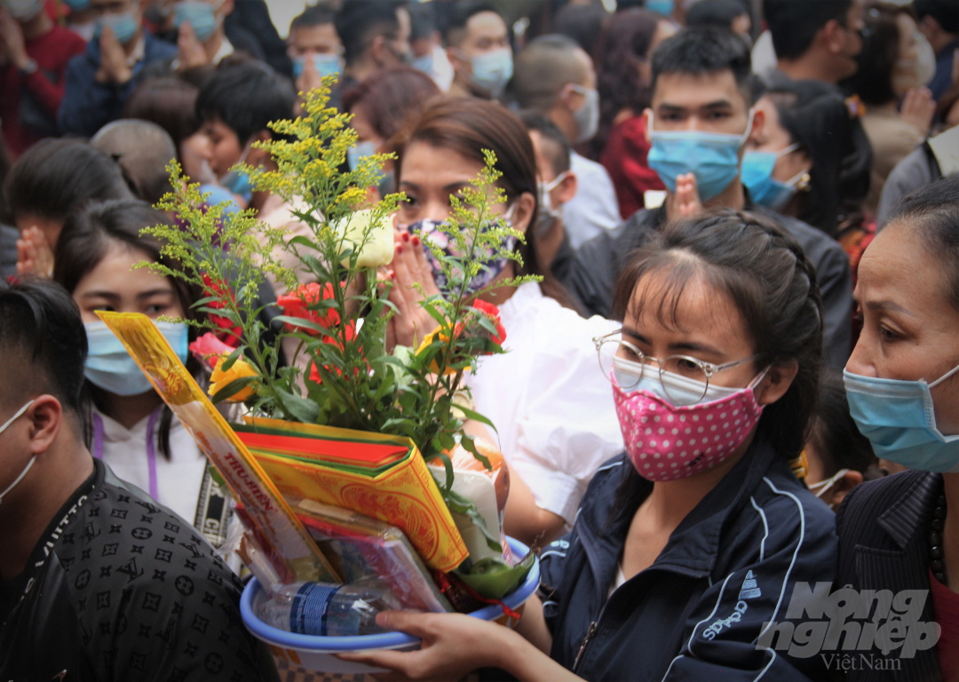 Đi lễ ở Phủ Tây Hồ đầu năm đã trở thành truyền thống của người dân Hà Nội.