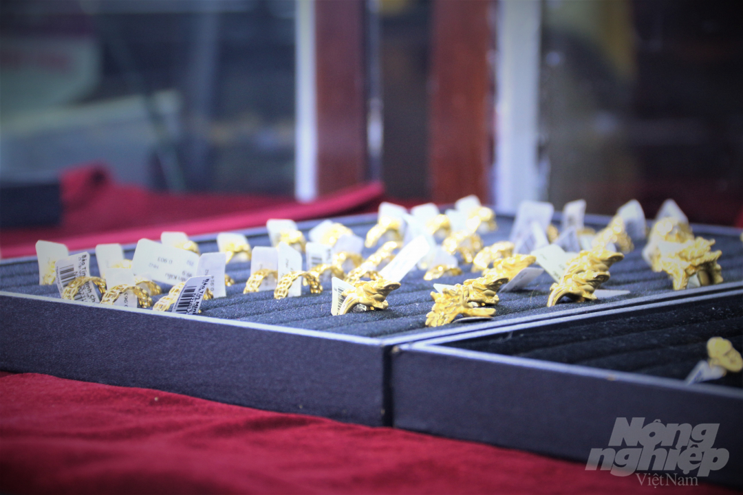 Những mẫu nhẫn vàng được thiết kế theo 12 con giáp để phục vụ khách hàng muốn mua vàng theo tuổi của mình.