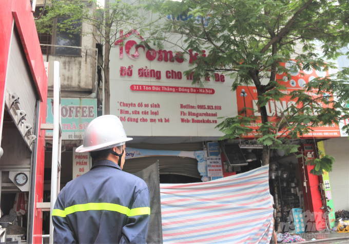 Vụ cháy nhà xảy ra tại số 311 phố Tôn Đức Thắng, quận Đống Đa, Hà Nội. Ảnh: Phạm Hiếu.