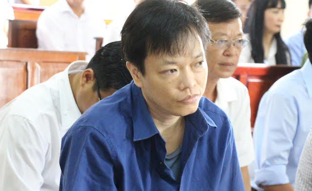 Ông Nguyễn Huỳnh Đạt Nhân 3 lần bị thay đổi tội danh. 2 phiên tòa sơ thẩm đều trả hồ sơ yêu cầu làm rõ hành vi phạm tội.