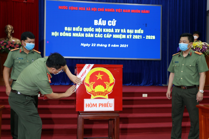 Lực lượng Công an tỉnh Bắc Ninh tiến hành bỏ phiếu sớm.