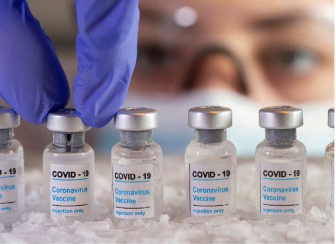 Người dân tuyệt đối không tiêm chủng những loại vacxin phòng Covid-19 trôi nổi, không rõ nguồn gốc xuất xứ, không được Bộ Y tế kiểm định, cấp phép. Ảnh minh họa: Reuters.