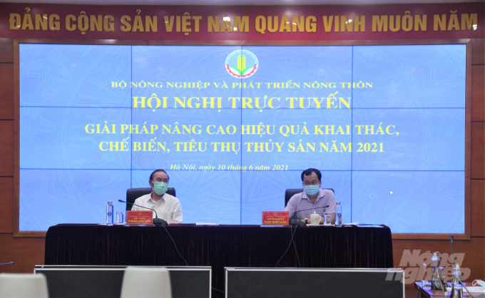 Deputy Ministry Phung Duc Tien hosted the online conference. Photo: Pham Hieu.