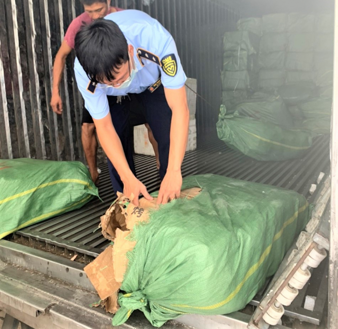Lô hàng nội tạng động vật được vận chuyển bằng xe vận tải mang biển số 51D-493.62 do ông Nguyễn Viết Dũng điều khiển.