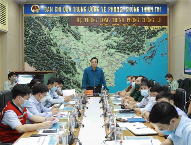 Ông Trần Quang Hoài chủ trì cuộc họp sáng ngày 7/7. Ảnh Vũ Sinh.