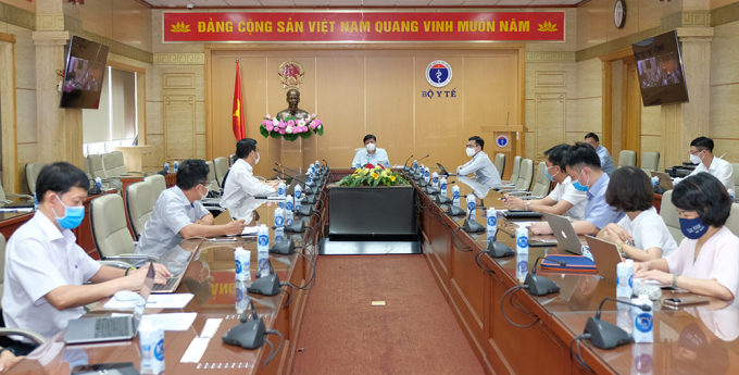 Bộ trưởng Nguyễn Thanh Long làm việc với Bộ phận thường trực phòng, chống dịch của Bộ tại TP. HCM. Ảnh: VGP/Trần Minh.