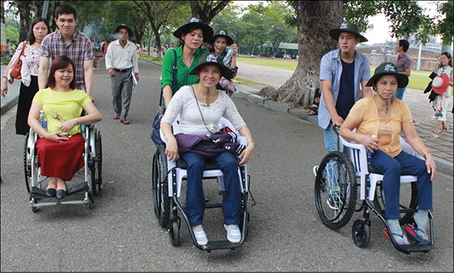 Theo bà Nguyễn Lan Hương, đời sống của người khuyết tật vốn đã khó khăn nay lại càng bị ảnh hưởng nặng nề hơn do dịch bệnh Covid-19. Ảnh: TL.
