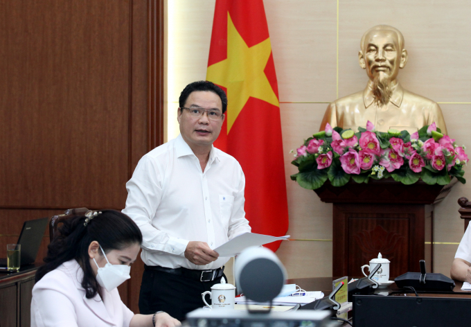 Thứ trưởng Lê Văn Thanh trình bày báo cáo tại Hội nghị.