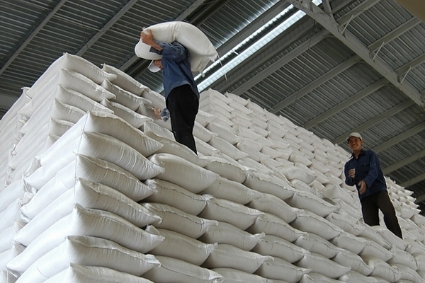Chính phủ chỉ đạo Bộ Tài chính xuất cấp không thu tiền 4.117,8 tấn gạo từ nguồn dự trữ quốc gia cho các tỉnh Bình Phước, Bạc Liêu, Sóc Trăng để hỗ trợ cho người dân gặp khó khăn do dịch Covid-19. Ảnh minh họa.