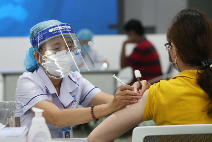 Bộ Y tế đề nghị các tỉnh, thành là Hà Nội, TP.HCM, Bình Dương, Long An và Đồng Nai đẩy nhanh tiến độ tiêm chủng vacxin Covid-19.