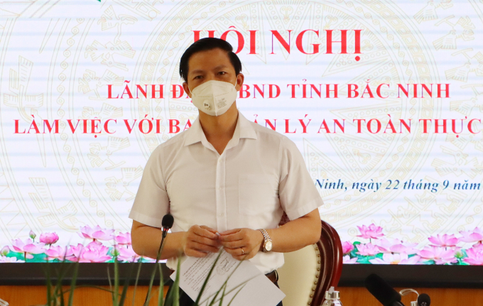 Phó Chủ tịch Thường trực UBND tỉnh Bắc Ninh Vương Quốc Tuấn làm việc với Ban Quản lý An toàn thực phẩm tỉnh.