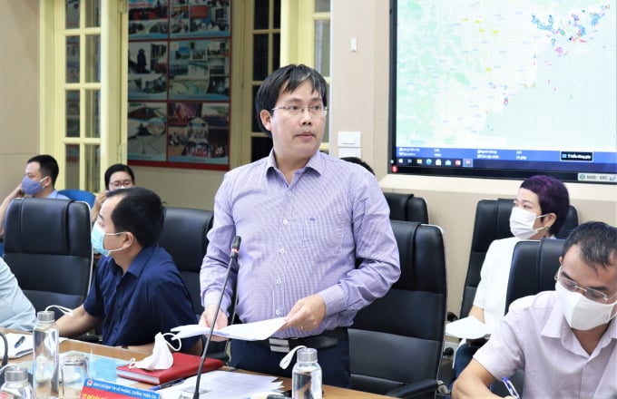 Ông Mai Văn Khiêm đưa ra dự báo về cơn bão số 8 và khả năng hình thành cơn bão số 9 trong 10 ngày tới. Ảnh: Tổng cục PCTT.
