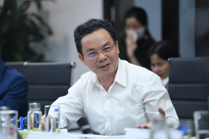 GS. TS. Hoàng Văn Cường cho biết sự 'ra đi' của 10.000 doanh nghiệp đã dẫn đến số lượng lớn người lao động thất nghiệp. Ảnh: Reatimes.