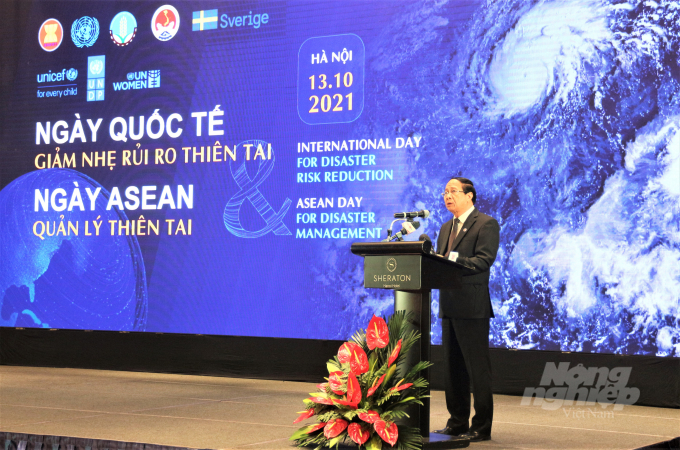 Deputy Prime Minister Le Van Thanh made a speech organized an event in Hanoi in response to the International Day for Disaster Risk Reduction and ASEAN Day for Disaster Management. Photo: Pham Hieu.