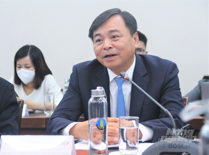 Thứ trưởng Nguyễn Hoàng Hiệp chứng kiến Lễ ký kết Công hàm trao đổi cho Dự án. Ảnh: Phạm Hiếu.