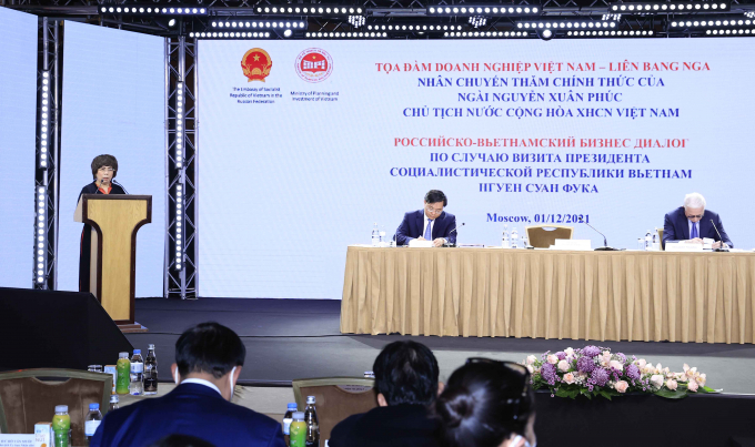 Thai Huong delivers her speech at the Viet Nam - Russia Business Forum. Photo: TH.