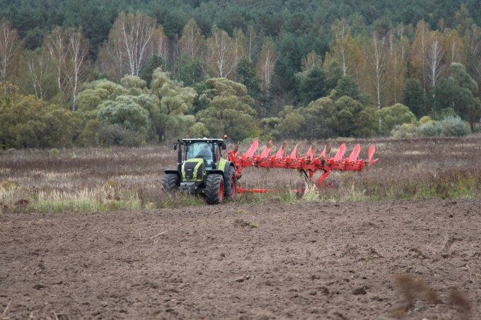 The group has invested in large-capacity agricultural machinery to transform nearly 50,0000 ha of wasteland into fertile fields in Russian Federation. Photo: TH.