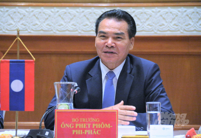 Bộ trưởng Phet Phôm-Phi-Phăc mong muốn Việt Nam hỗ trợ tìm kiếm các nhà đầu tư có tiềm năng về công nghệ để đầu tư vào ngành nông nghiệp Lào nhiều hơn nữa. Ảnh: Phạm Hiếu.