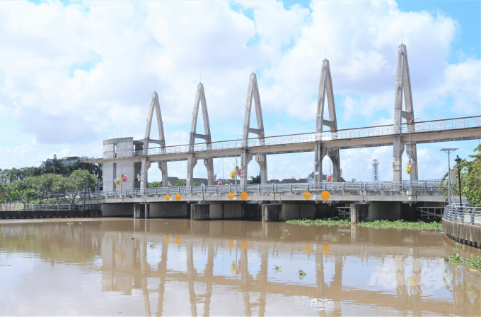 Công trình cống Sông Kiên tại TP. Rạch Giá, tỉnh Kiên Giang. Ảnh: Đào Chánh.