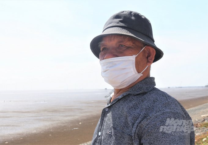 Ông Huỳnh Văn Năm (ảnh) cho biết đê biển Gò Công đã bảo vệ sản xuất nông nghiệp và đời sống nhân dân trong đê. Ảnh: Phạm Hiếu.