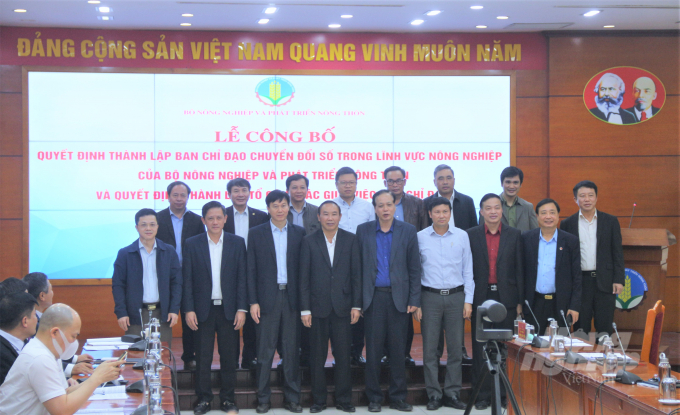 Announcement ceremony for the 'Decision on the establishment of Steering Committee for Digital Agriculture Transformation' of the Ministry of Agriculture and Rural Development (MARD). Photo: Pham Hieu.