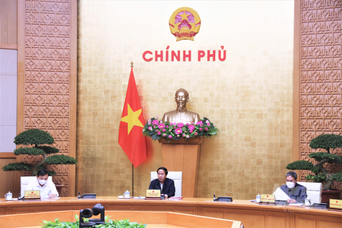 Phó Thủ tướng Chính phủ Lê Văn Thành chủ trì cuộc họp để ứng phó với siêu bão Rai. Ảnh: Phạm Hiếu.