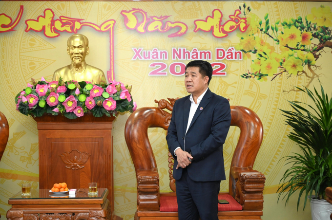 Ông Vũ Mạnh Hùng, Chủ tịch HĐQT Tập đoàn Hùng Nhơn phát biểu tại buổi gặp mặt và tài trợ cho Quỹ phòng, chống dịch Covid-19 của tỉnh Đắk Lắk.