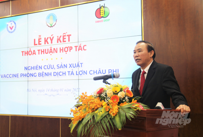 Deputy Minister of Agriculture and Rural Development Phung Duc Tien praised and highly appreciated the results achieved by the Department of Animal Health and Dabaco Group. Photo: Pham Hieu.