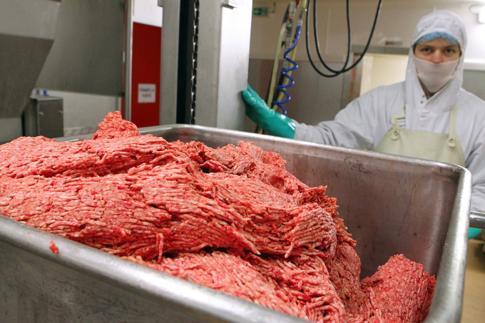 Nhiều nhà máy chế biến thịt tại Mỹ đã phải tạm đóng cửa do lo ngại đại dịch Covid-19 diễn biến phức tạp. Ảnh: AFP.