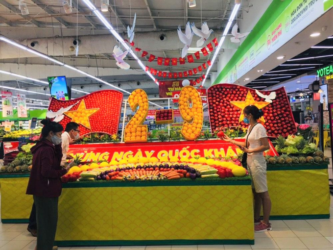 Các nhân viên Siêu thị GO!/Big C sẽ dùng chính những sản phẩm của 220 Hợp tác xã nêu trên làm nguyên liệu để trang trí và trưng bày ngay tại siêu thị theo hai chủ đề: Đất nước Việt Nam; Lễ Quốc khánh 2/9. Ảnh: CR.