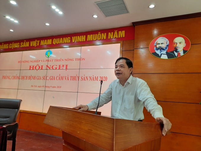 Bộ trưởng Bộ NN-PTNT Nguyễn Xuân Cường phát biểu tại Hội nghị phòng, chống dịch bệnh trên gia súc, gia cầm và thủy sản sáng 3/9 tại Hà Nội. Ảnh: Nguyên Huân.