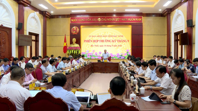 Phó Chủ tịch UBND tỉnh Nguyễn Hữu Thành chủ trì phiên họp thường kỳ tháng 9 UBND tỉnh Bắc Ninh. Ảnh: Bacninhtv.