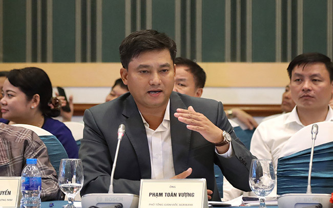 Ông Phạm Toàn Vượng, Phó Tổng giám đốc Agribank chia sẻ để cho vay tín chấp được ngoài vấn đề tài sản tín chấp, nông dân và HTX cần phải có phương án sản xuất phải thực sự khả thi. Ảnh: DV.