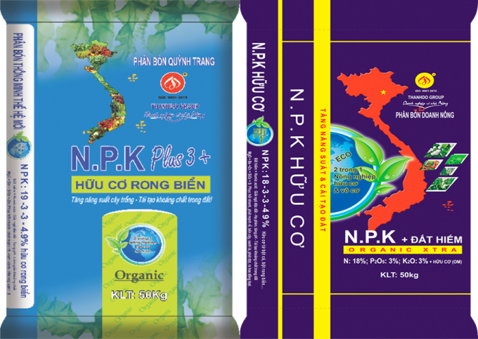 Sản phẩm Quỳnh Trang NPK Plus Hữu cơ rong biển và Doanh Nông NPK Đất hiếm Organic Xtra của THANHDOGROUP. Ảnh: Nguyên Huân.