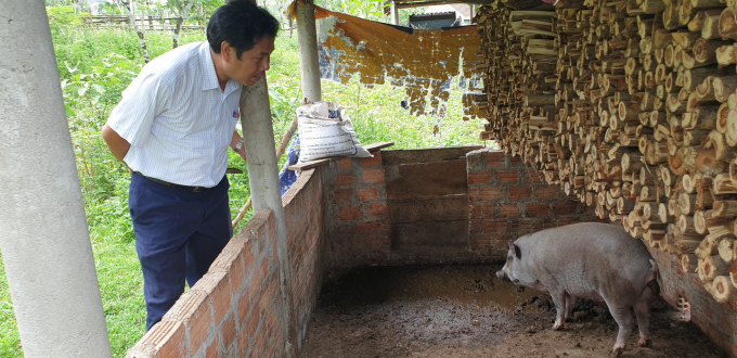 Người đồng bào dân tộc thiểu số ở Quảng Ngãi chủ yếu vẫn sản xuất theo quy mô hộ gia đình. Ảnh: Lê Khánh.